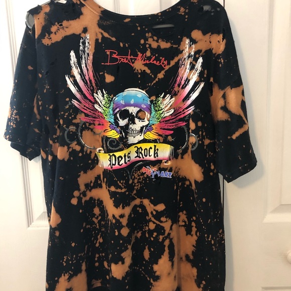 Tops - Distressed Graphic Tee